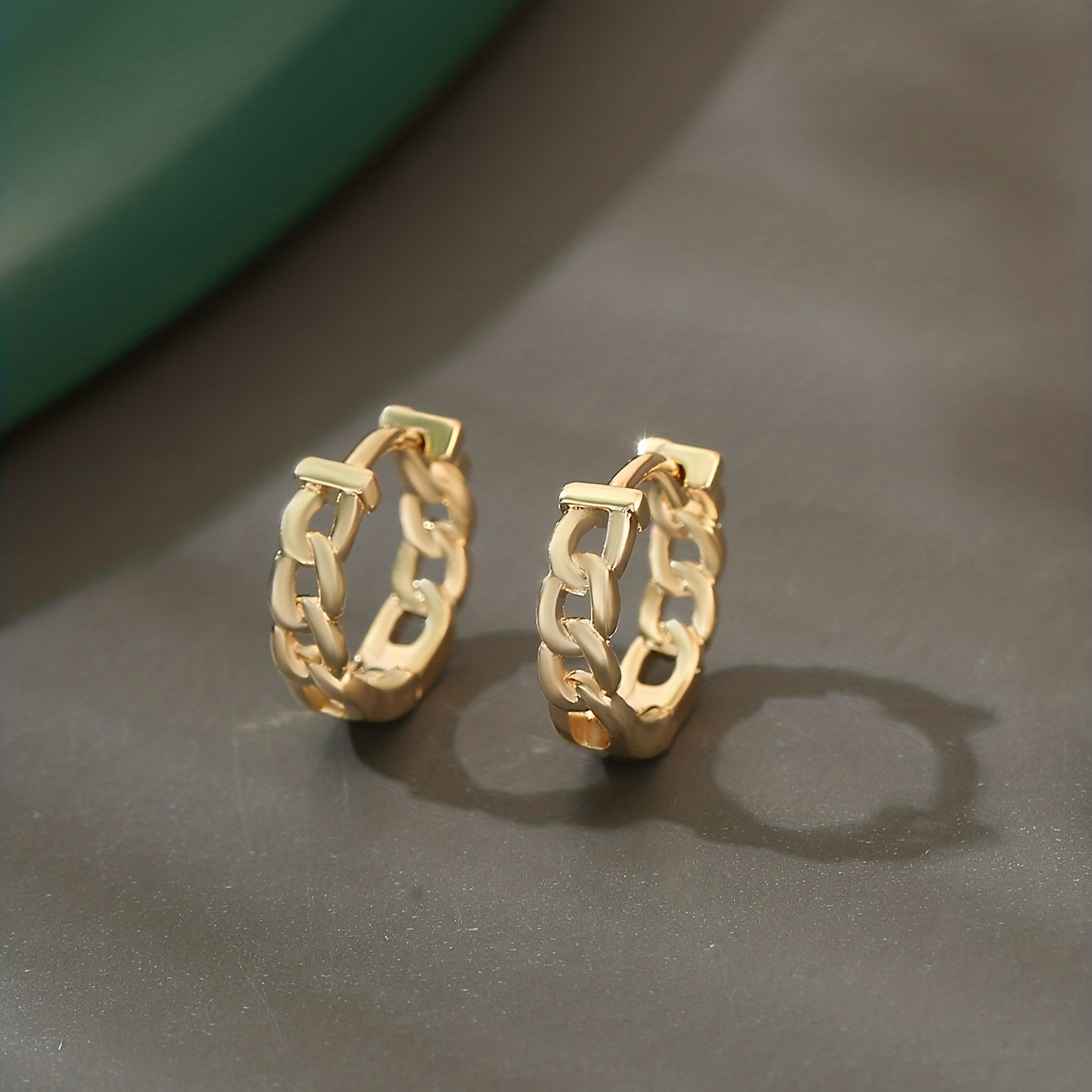 Lunarya | Women's elegant twisted earrings with zirconia | Golden yellow