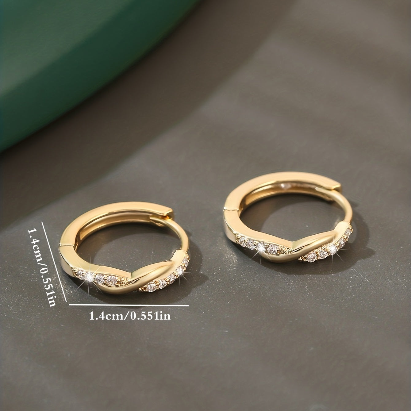 Lunarya | Women's elegant twisted earrings with zirconia | Golden yellow