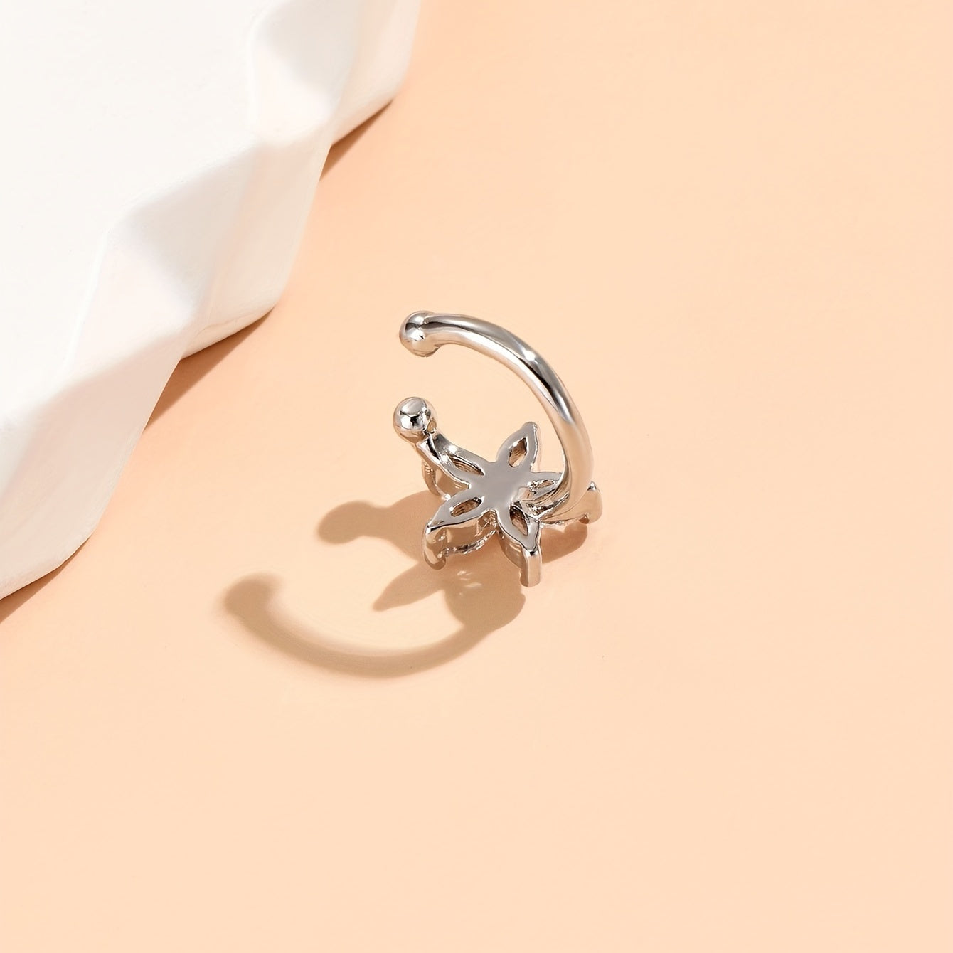 Selira | Women's delicate flower-shaped clip-on earring | Silver