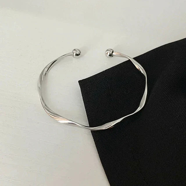 Lars - Twisted Cuff Bracelet