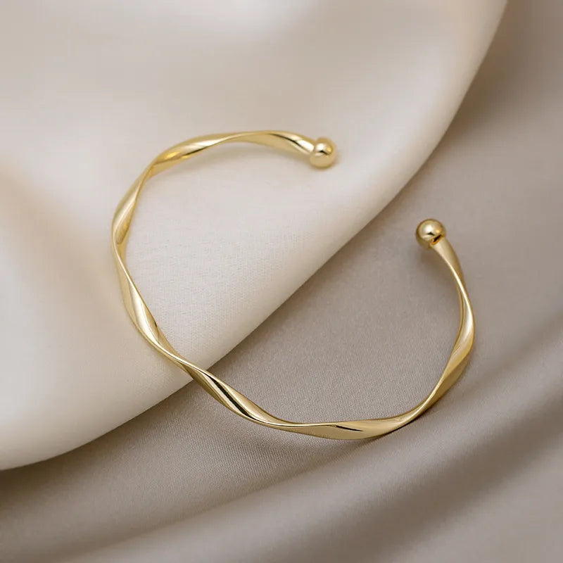 Lars - Twisted Cuff Bracelet