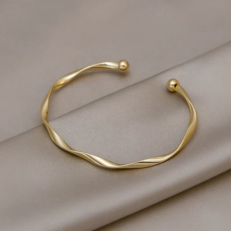 Lars - Twisted Cuff Bracelet