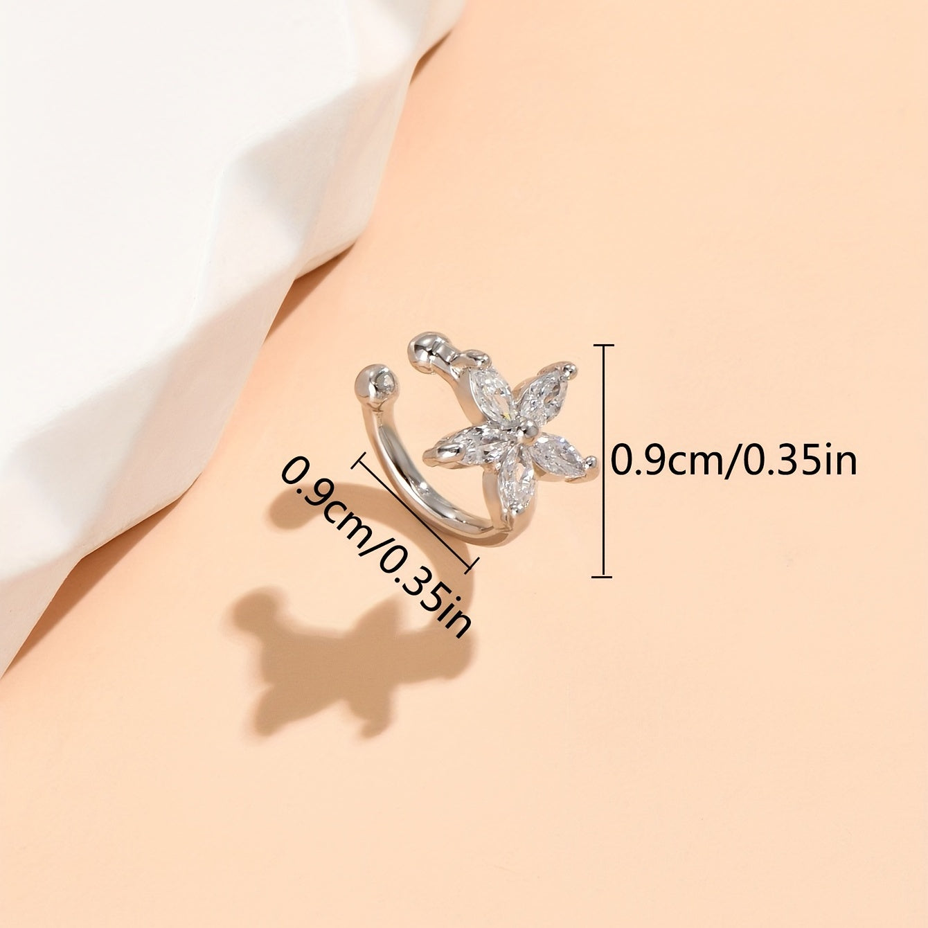 Selira | Women's delicate flower-shaped clip-on earring | Silver