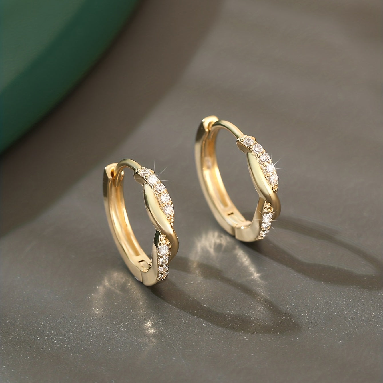 Lunarya | Women's elegant twisted earrings with zirconia | Golden yellow
