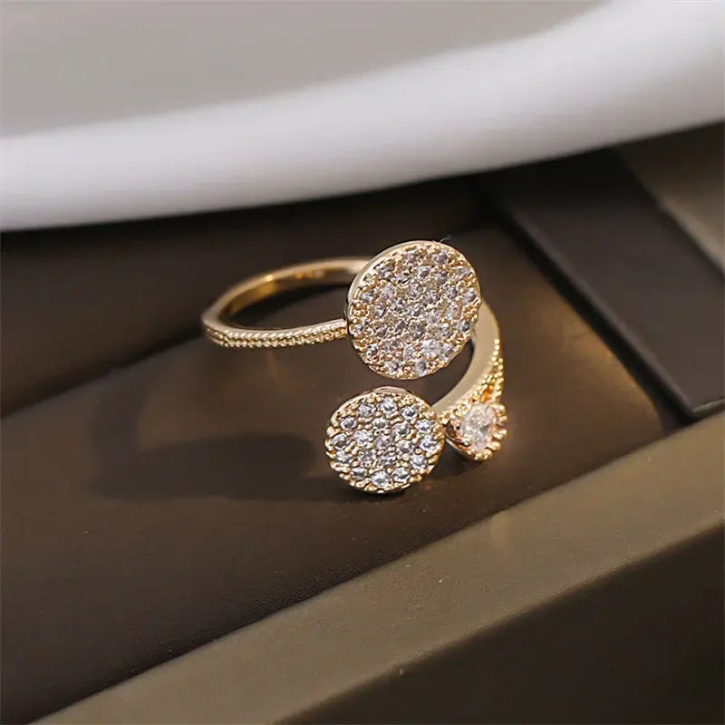 Elegant light gold plate