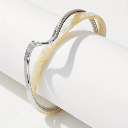 Alenya | Women's minimalist wavy bracelet | White