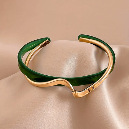 Alenya | Women's minimalist wavy bracelet | White