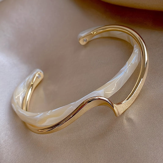 Alenya | Women's minimalist wavy bracelet | White