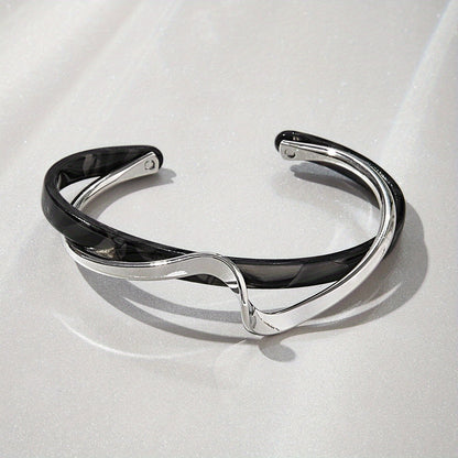 Alenya | Women's minimalist wavy bracelet | White