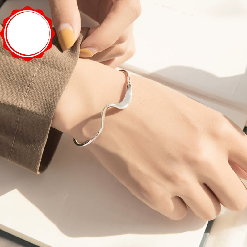 Meliora | Women's minimalist open bracelet | Silver