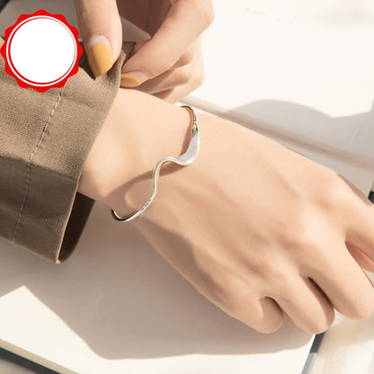 Meliora | Women's minimalist open bracelet | Silver