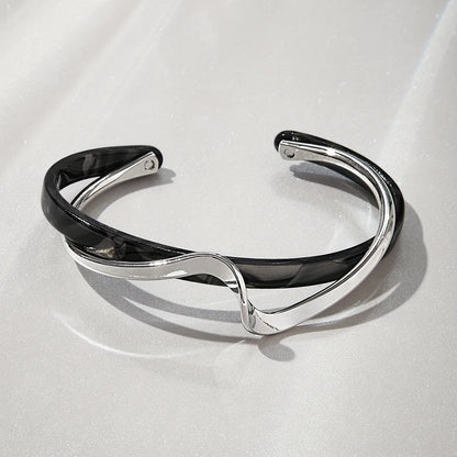 Alenya | Women's minimalist wavy bracelet | White