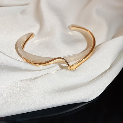Alenya | Women's minimalist wavy bracelet | White